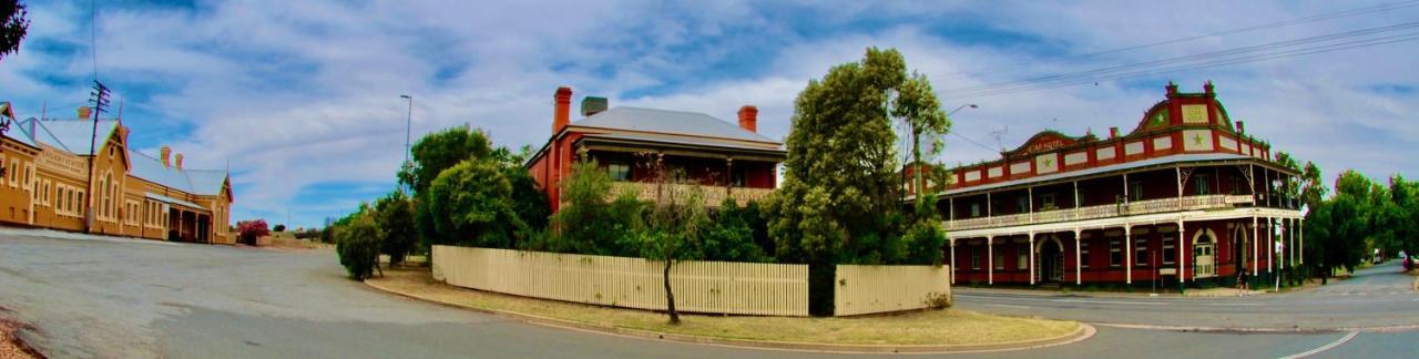 Historic Star Lodge And Station Masters House Narrandera Eksteriør bilde