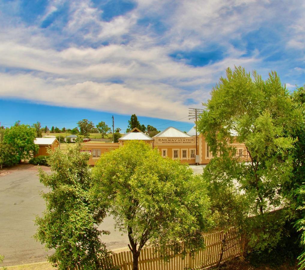 Historic Star Lodge And Station Masters House Narrandera Eksteriør bilde