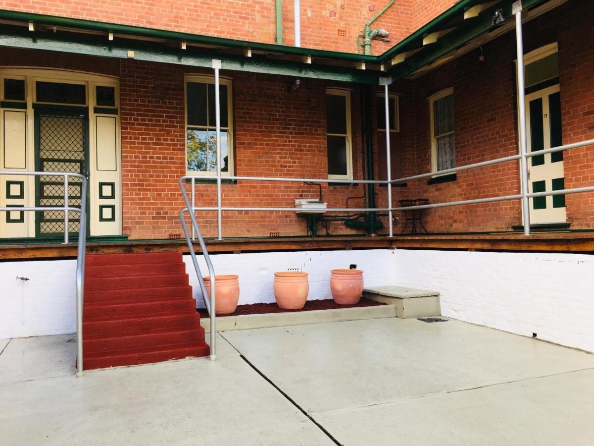 Historic Star Lodge And Station Masters House Narrandera Eksteriør bilde