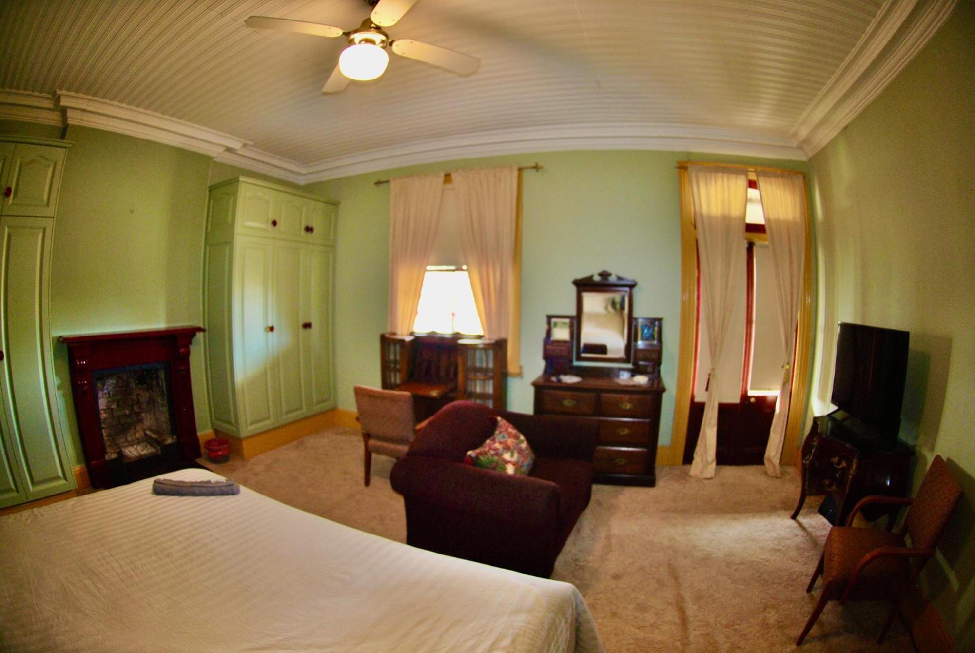 Historic Star Lodge And Station Masters House Narrandera Rom bilde